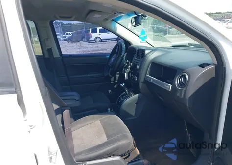 2016 Jeep Compass Sport z USA, uszkodzony, nr VIN 1C4NJCBA2GD567470